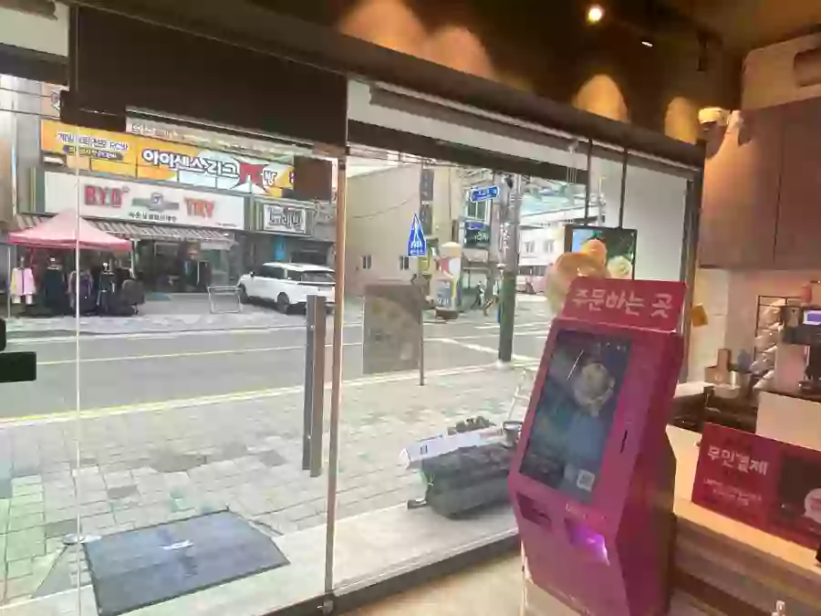 가평 프랜차이즈 매장 유리단열필름 시공 완료 후 내부