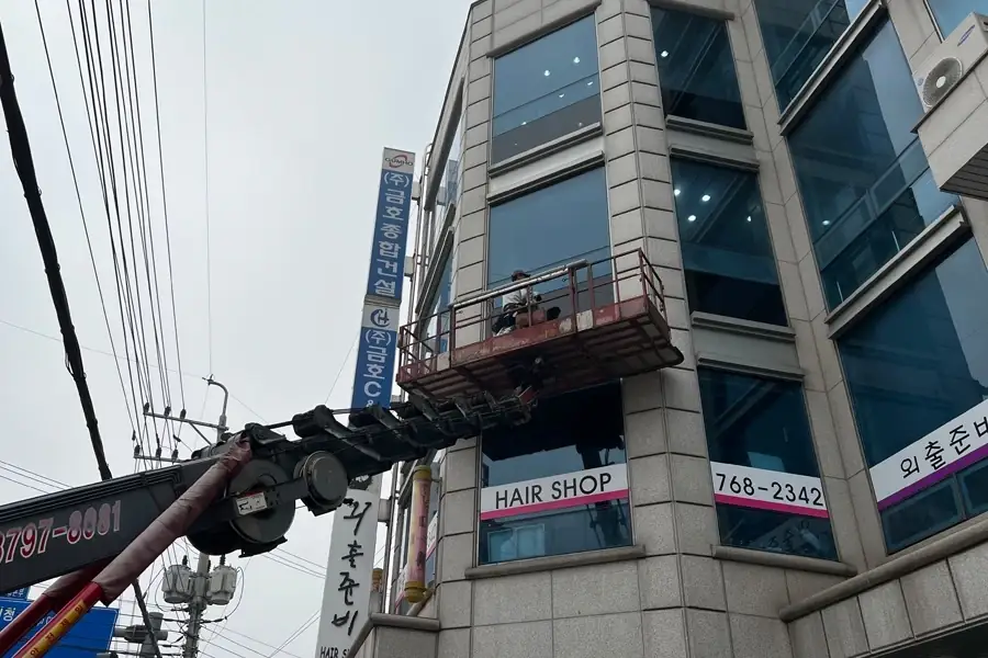 광주 사무실 통유리 열차단필름 시공 작업 현장